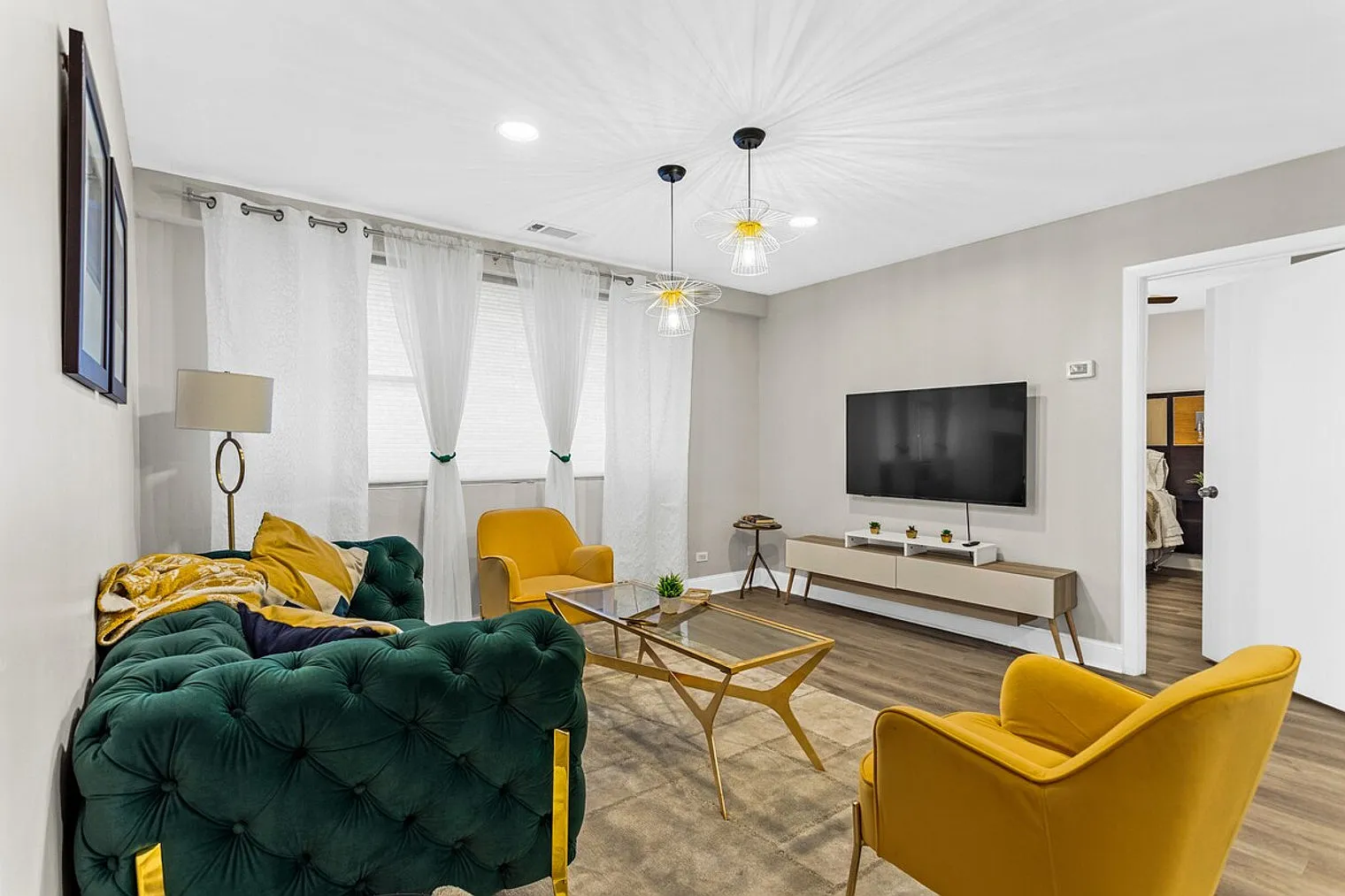 2 bed, 1.0 bath, $4,108 — Photo 2