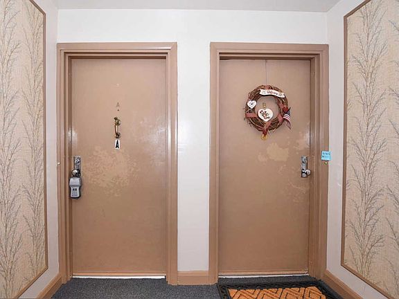 5th image of 220 Crocker Dr Unit A
