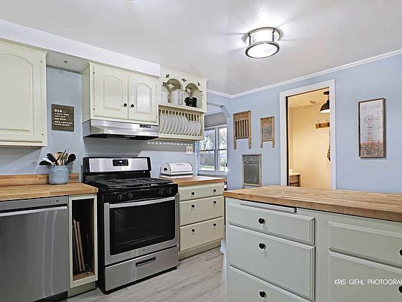 4th image of 40024 N Circle Ave