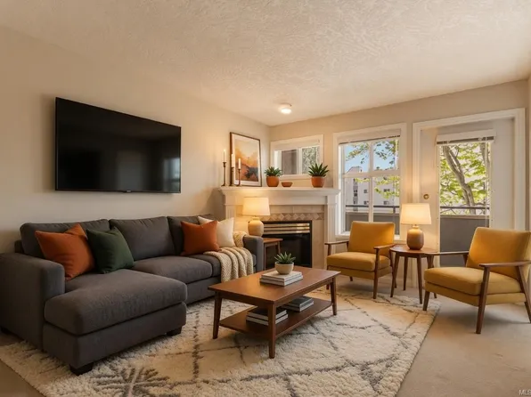 1580 Christmas Ave #204, Saanich, BC V8P 2X2
