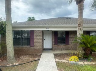 8477 Barrancas St, Navarre, FL 32566