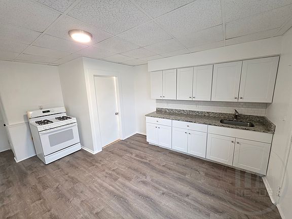 3rd image of 44 Bennett St APT 2R