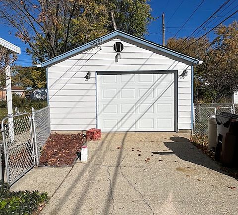 4th image of 1517 Dutchess Ave