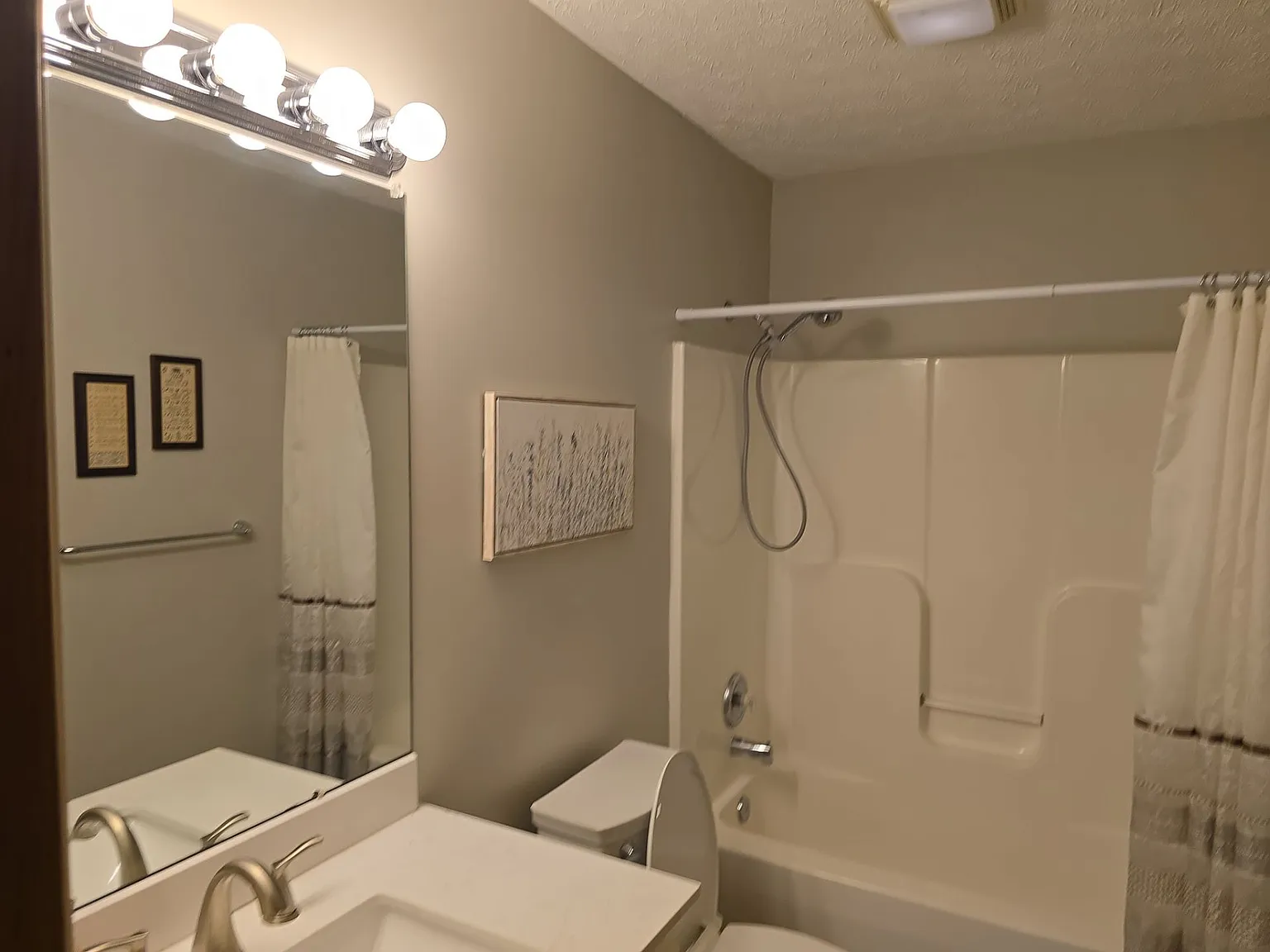 3 bed, 1400 sqft, $1,400 — Photo 4
