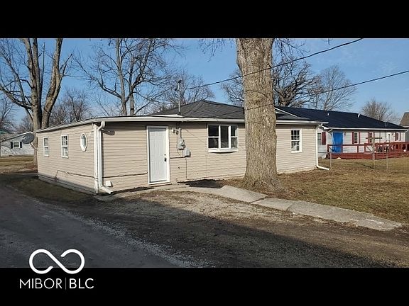 2nd image of 925 W Main St