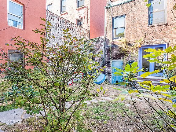 5th image of 215 Van Brunt St #1