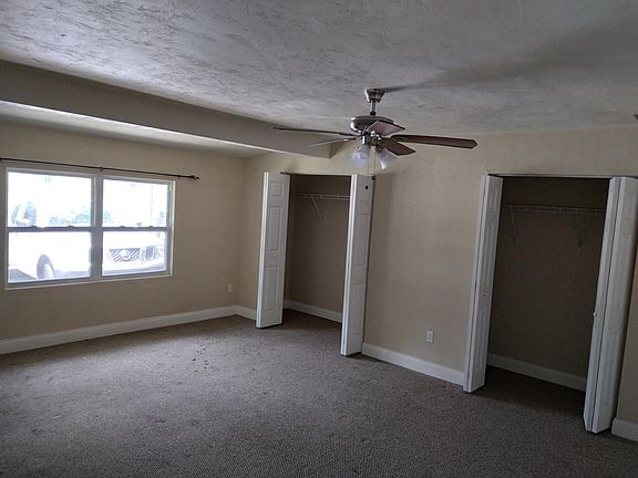 2nd larger primary bedroom with carpet / bathroom/ and it's own keyed entrance. Bedroom (5)