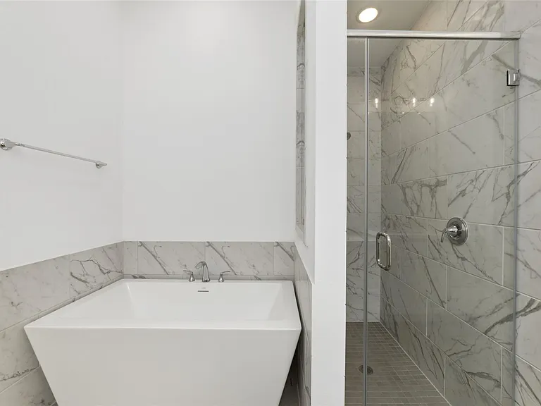 7315 Camden Crestwood Way — Photo 23