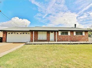 835 Rinzetta Dr, Saint Louis, MO 63129