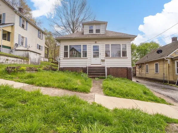 45 Walter St, Campbell, OH 44405