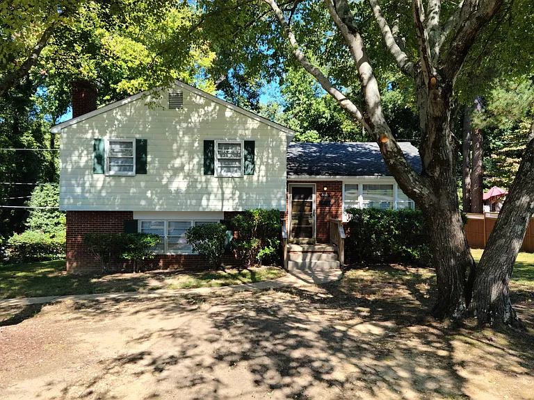 8010 Sycamore Ln — Photo 3