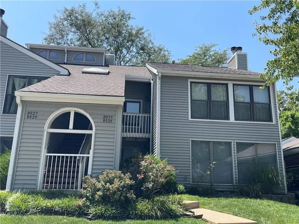 8929 W 106th Ter, Overland Park, KS 66212