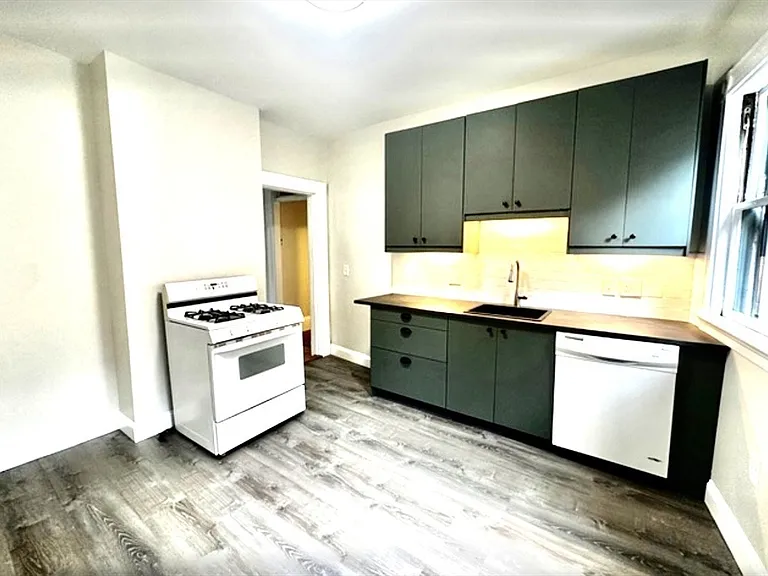 61 Monument Ave #1 — Photo 8