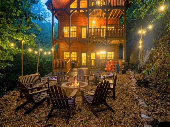 1210 Serenity Ln, Sevierville, TN 37876