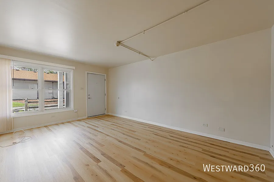 Downers Grove 2 Beds and 1 Bath — Photo 3