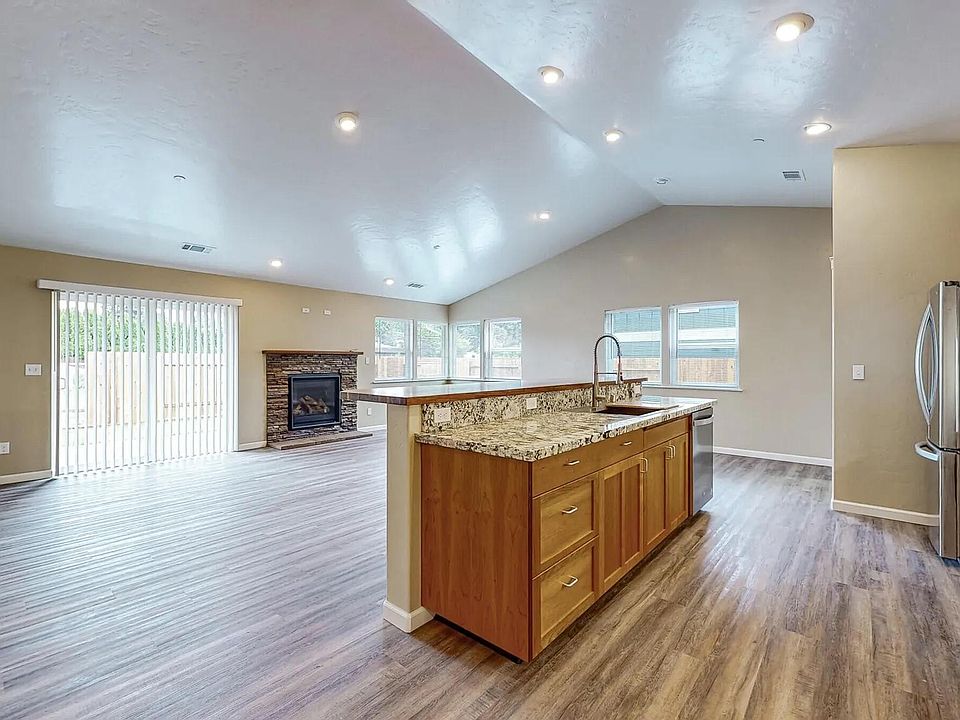 1st image of 336 Ponderosa Ct