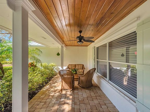 3rd image of 625 Iris Ln