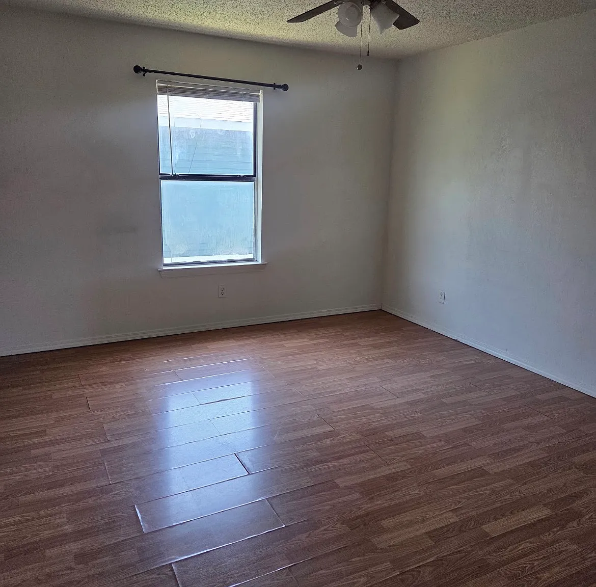 618 Wolftrap Dr — Photo 1