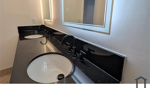4 bed, 2020 sqft, $4,400 — Photo 3