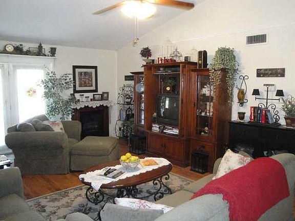 2nd image of 625 Jamestown Dr