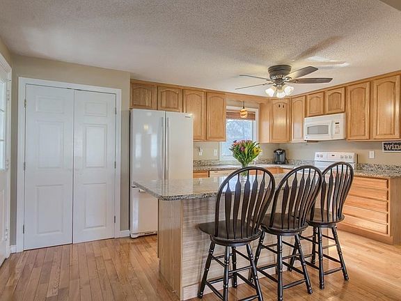 5th image of 88 Glenwood Dr