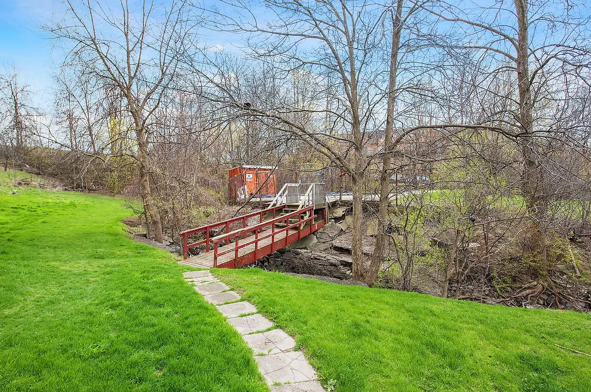 84 Runnymede Road — Photo 3