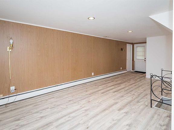 3rd image of 55 Alexander Ave