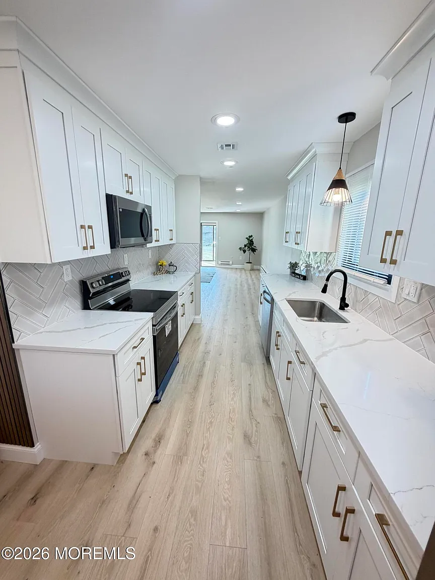 81 Amberly Drive #B photo 1