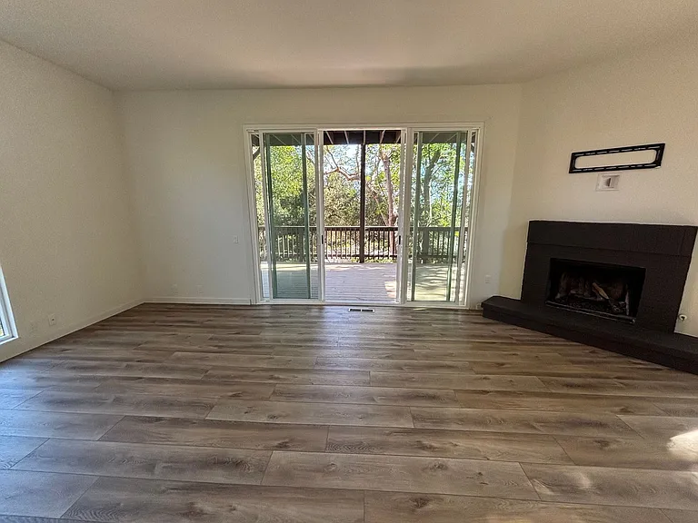 827 Cheltenham Rd — Photo 2