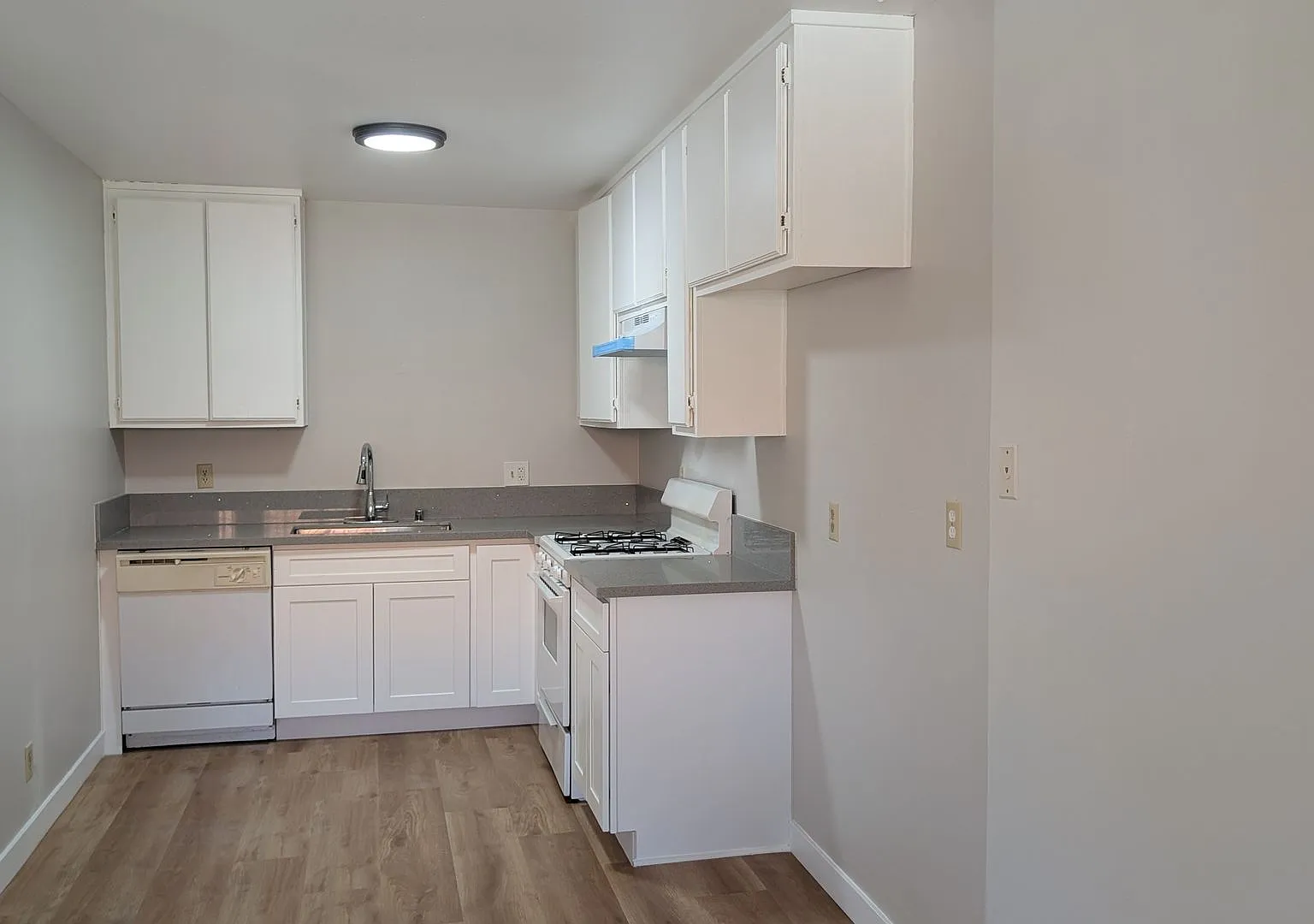 504-512 W. Berkeley Ct. — Photo 1