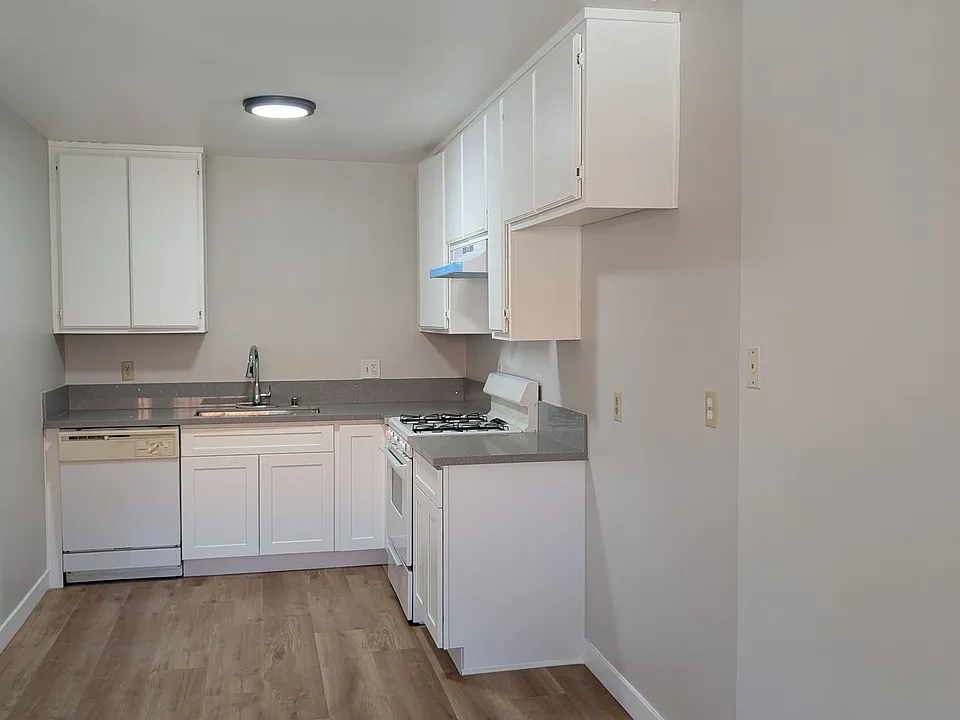 504-512 W Berkeley Ct