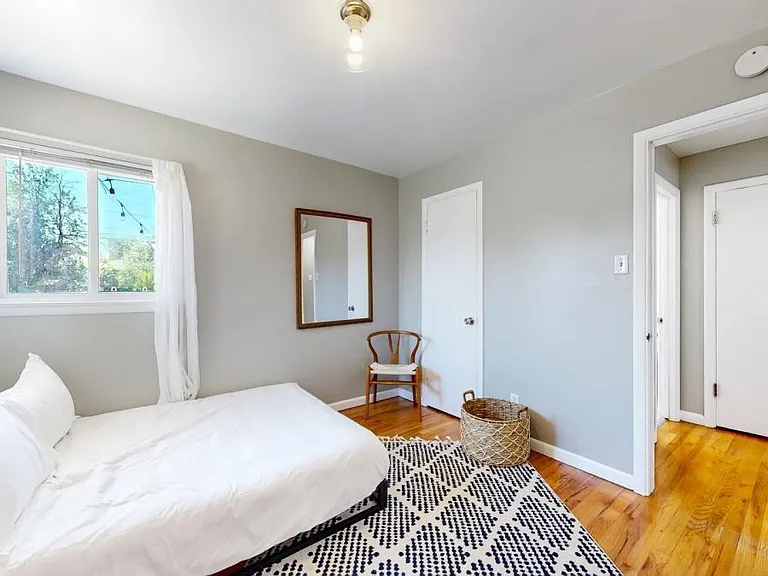 Bedroom 3 

Double bed