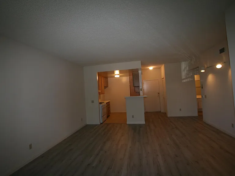 3637 Clarington Ave #113 — Photo 36
