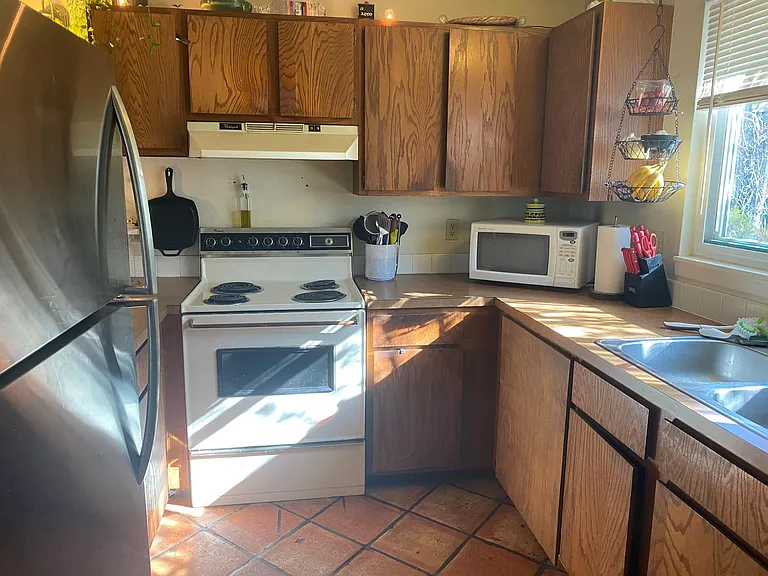 1001 E Moorhead Cir — Photo 3