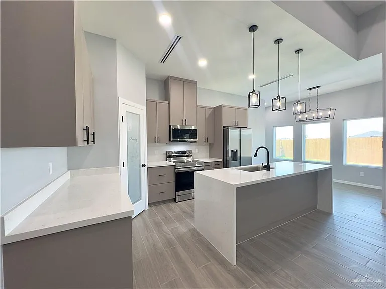 905 Durango St — Photo 11