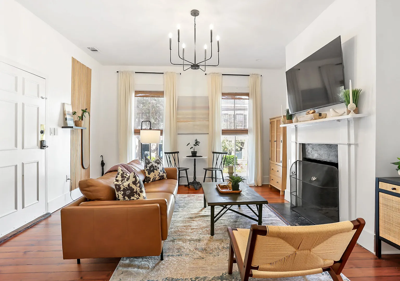 Historic Savannah Parlor Apartment, Walkable — Photo 1