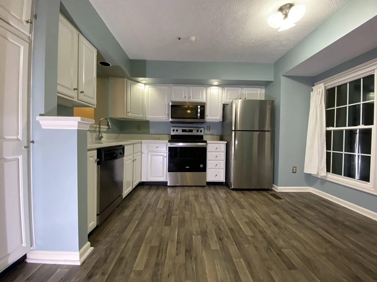 3 bed, 3.5 bath, 1820 sqft, $2,675 — Photo 4