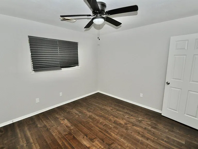 8819 Hedgestone Ct — Photo 22