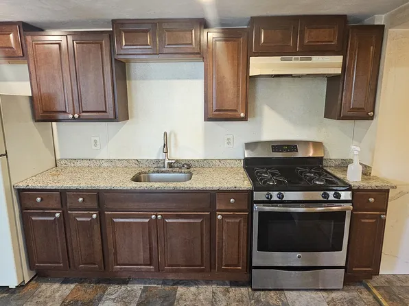 34 Woodlawn St #B, Everett, MA 02149