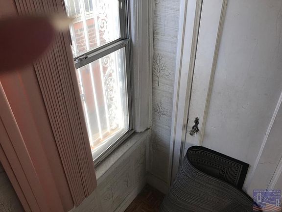 5th image of 823 E 234th St