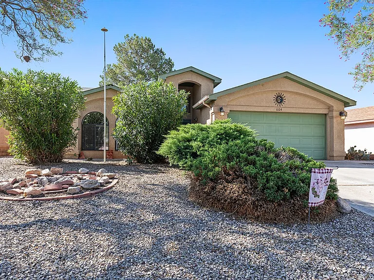 604 Venus Ave — Photo 2