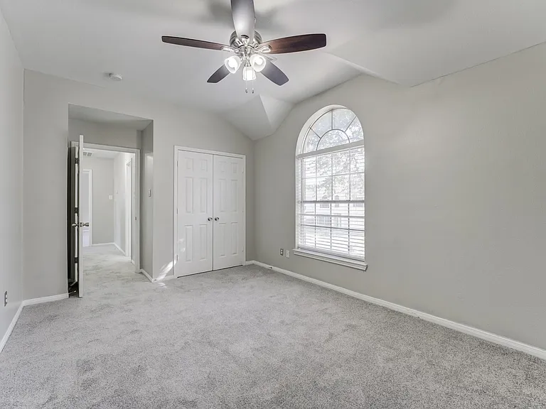 12415 Silversmine Dr — Photo 36