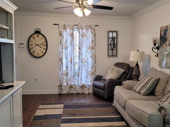 13080 Burgess Ave APT 10, Walker, LA 70785