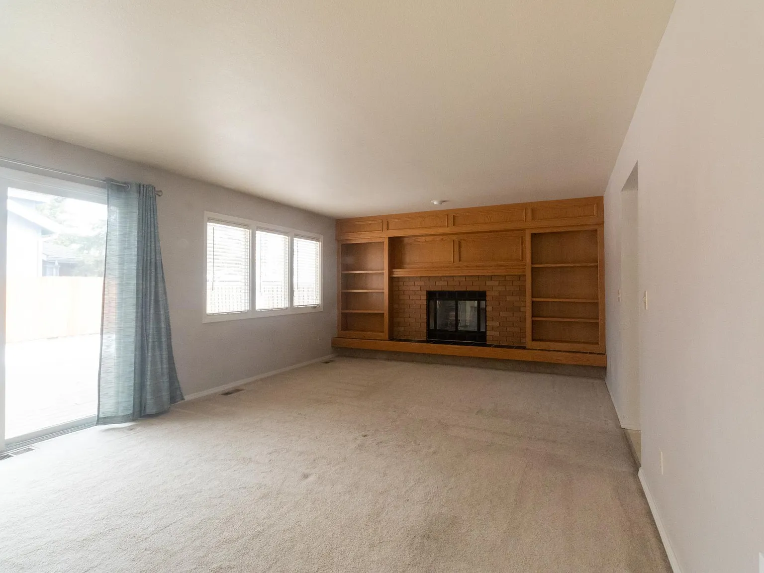 3 bed, 2.5 bath, 2027 sqft, $3,300 — Photo 3