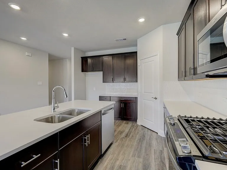 410 Stagg St — Photo 3