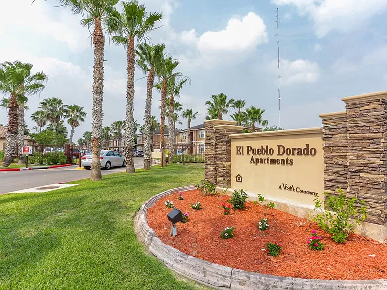 El Pueblo Dorado — Photo 33
