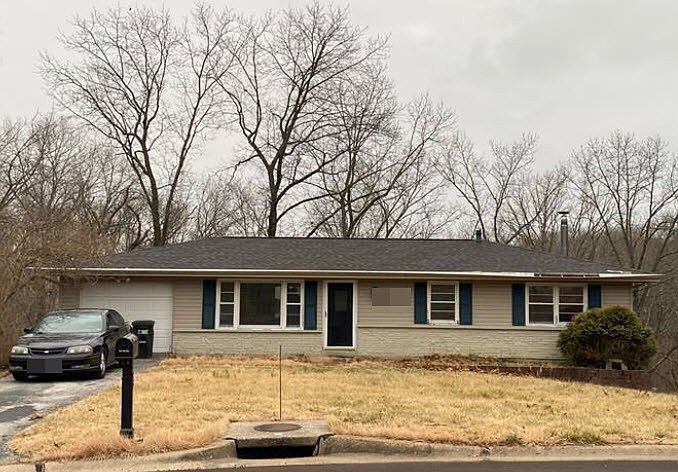 1st image of 63 W Oak Hill Dr