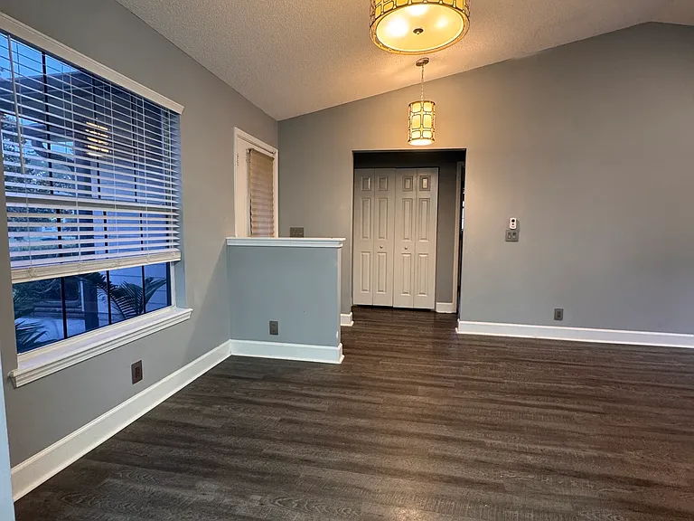 314 McQueen Cir — Photo 4