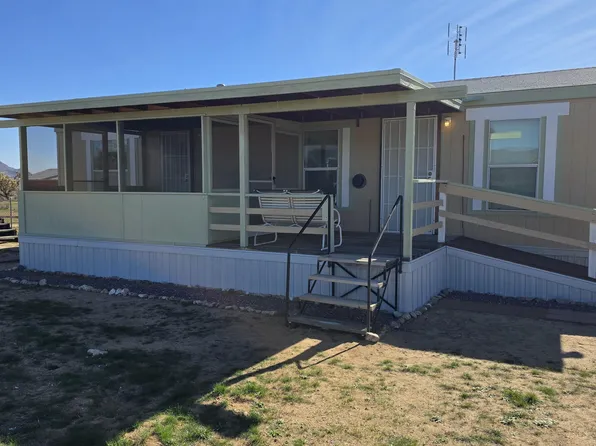 6705 E Red Barrel Rd, Yucca, AZ 86438