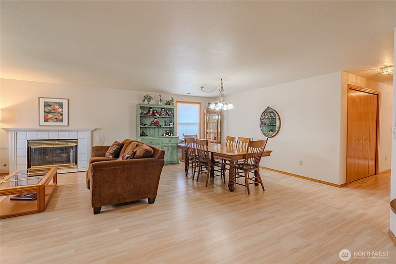 5th image of 16007 NE Hickory Street